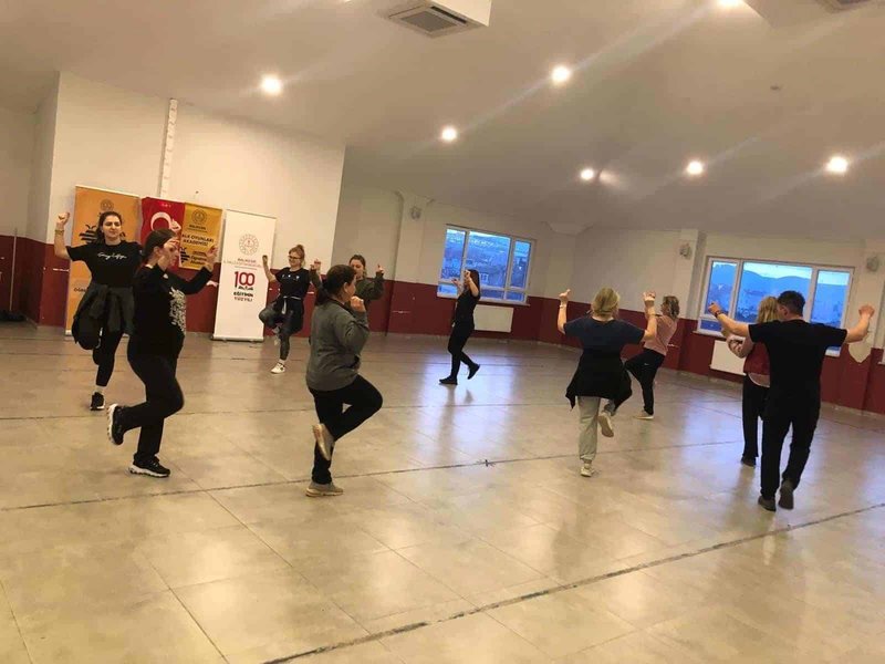 Balıkesir'de Zeybeğin Asaleti 'Toplu Güvende' Atölyesiyle Canlandı - Görsel 5