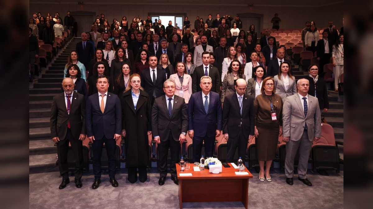 Dokuz Eylül Üniversitesi'nde 'Güçlü Aile, Güçlü Gelecek' Sempozyumu Düzenlendi