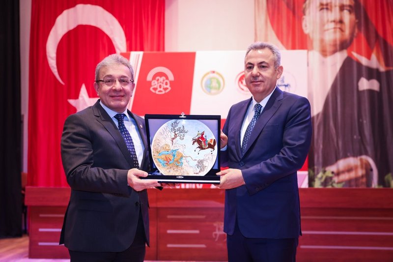 Dokuz Eylül Üniversitesi'nde 'Güçlü Aile, Güçlü Gelecek' Sempozyumu Düzenlendi - Görsel 3