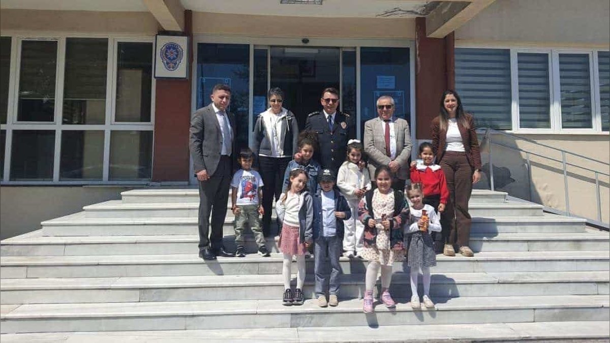 Gaziemir Anaokulu Öğrencilerinden Emniyet Teşkilatı'na Polis Haftası Ziyareti
