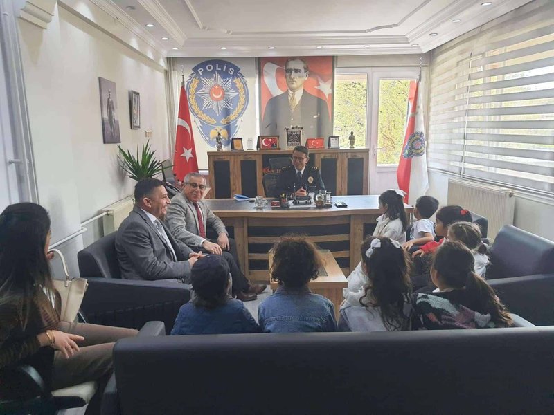 Gaziemir Anaokulu Öğrencilerinden Emniyet Teşkilatı'na Polis Haftası Ziyareti - Görsel 3