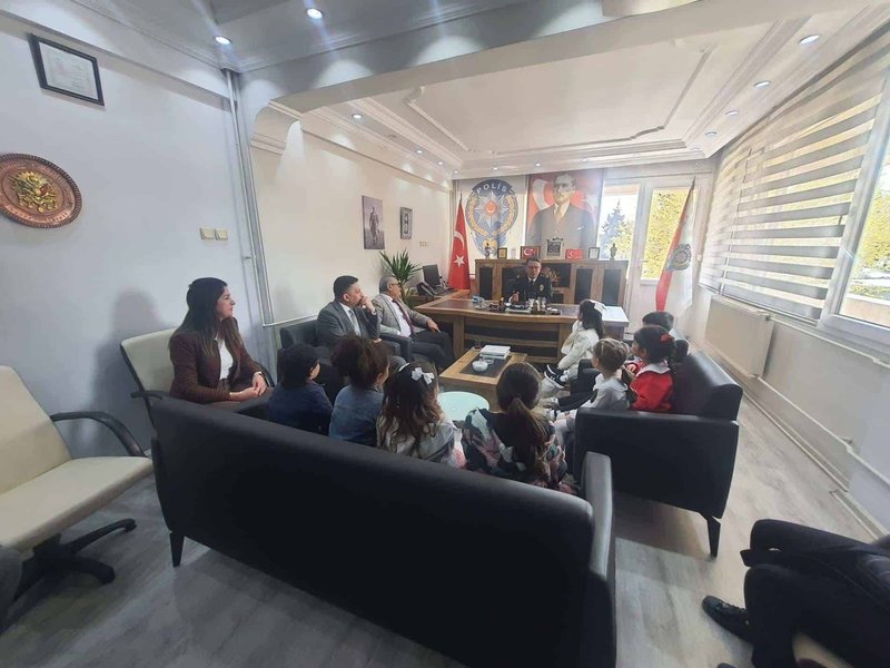 Gaziemir Anaokulu Öğrencilerinden Emniyet Teşkilatı'na Polis Haftası Ziyareti - Görsel 4