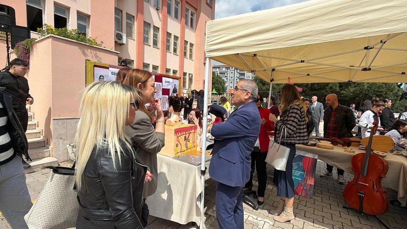 Gaziemir'de Turizm Haftası Coşkusu: Borsa İstanbul MTAL'de Renkli Kutlama - Görsel 3