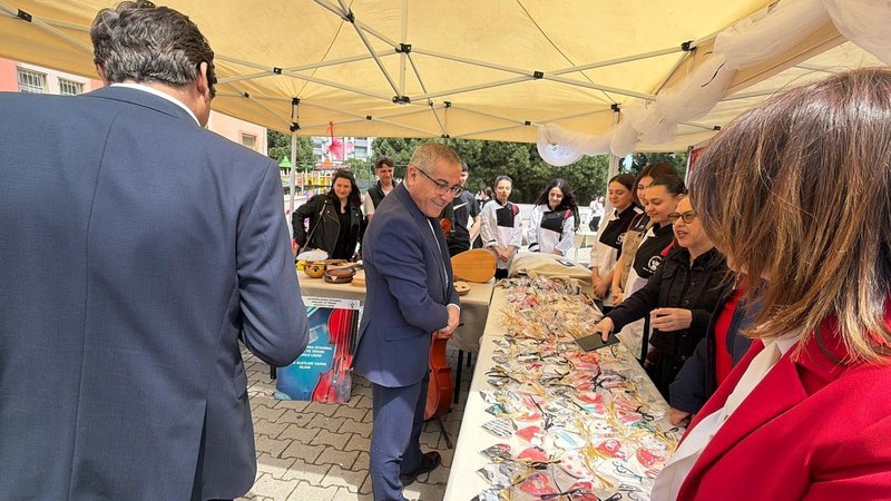 Gaziemir'de Turizm Haftası Coşkusu: Borsa İstanbul MTAL'de Renkli Kutlama - Görsel 4