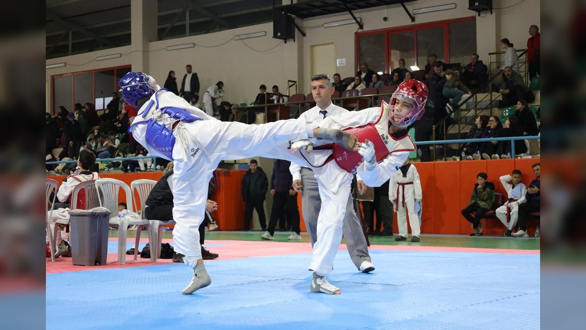 Giresun'da Okul Sporları Taekwondo Grup Müsabakaları Başladı: 300 Genç Sporcu Türkiye Birinciliği İçin Ter Döküyor
