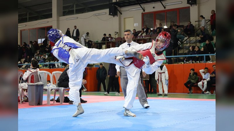 Giresun'da Okul Sporları Taekwondo Grup Müsabakaları Başladı: 300 Genç Sporcu Türkiye Birinciliği İçin Ter Döküyor
