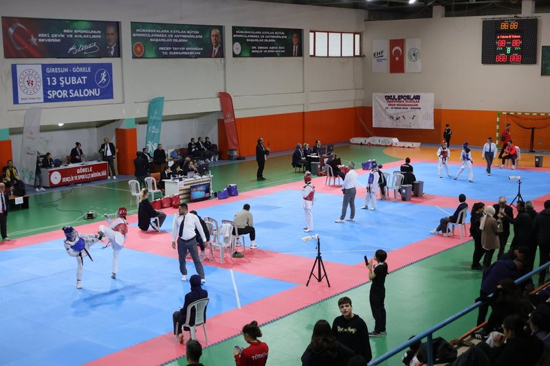 Giresun'da Okul Sporları Taekwondo Grup Müsabakaları Başladı: 300 Genç Sporcu Türkiye Birinciliği İçin Ter Döküyor - Görsel 3
