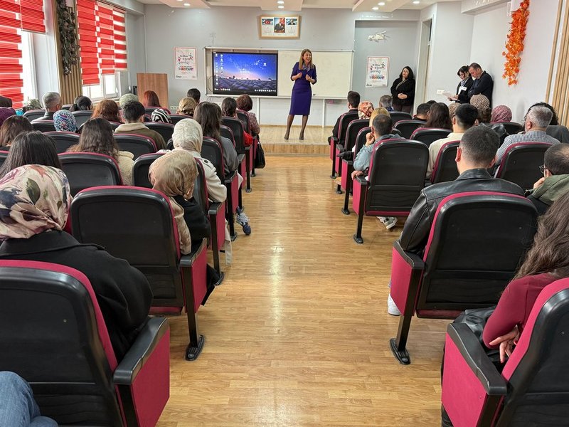 Hakkâri'de 12. Eğitim Şenliği Başladı: 300 Öğretmen Katıldı - Görsel 3