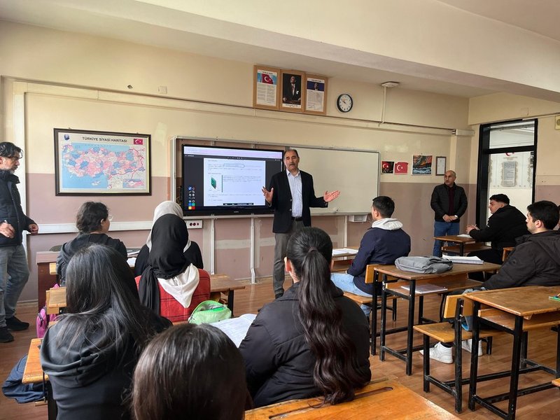 Iğdır İl Milli Eğitim Müdürü Aziz Gün'den DYK Ziyareti: Başarının Anahtarı Disiplin ve Dayanışma - Görsel 4