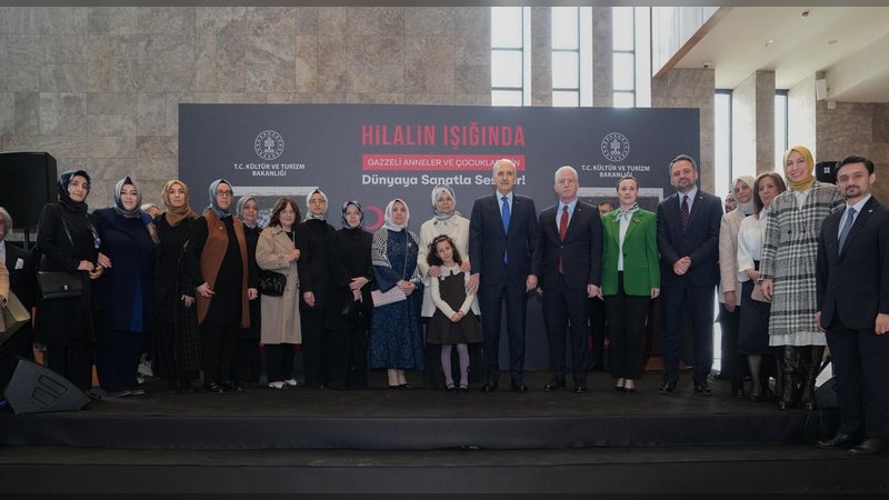 İstanbul'dan Gazze'ye Sanat Köprüsü: 'Hilalin Işığında' Sergisi Açıldı