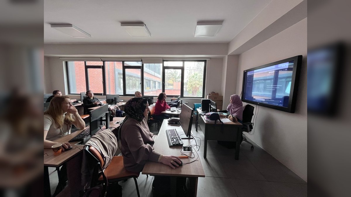 Kadıköy'de Öğretmenlere Dijital İçerik Üretimi Eğitimi