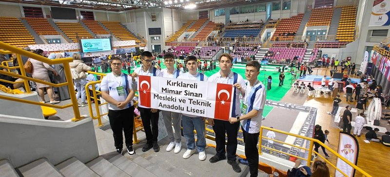 Kırklareli'nden Dünya Şampiyonluğu: Mimar Sinan MTAL Öğrencileri Robot Yarışmasında Zirvede - Görsel 2