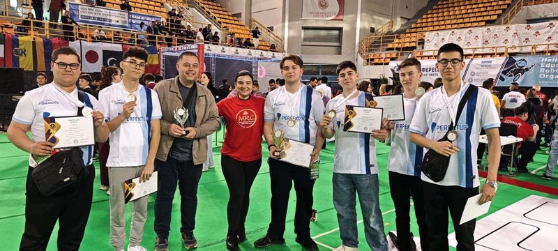 Kırklareli'nden Dünya Şampiyonluğu: Mimar Sinan MTAL Öğrencileri Robot Yarışmasında Zirvede - Görsel 3