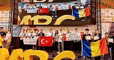 Kırklareli'nden Dünya Şampiyonluğu: Mimar Sinan MTAL Öğrencileri Robot Yarışmasında Zirvede - Görsel 4