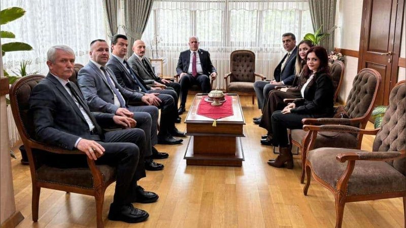 Kosova Heyeti Kırklareli İl Milli Eğitim Müdürlüğü'nü Ziyaret Etti: Eğitim İşbirliği Fırsatları Değerlendirildi