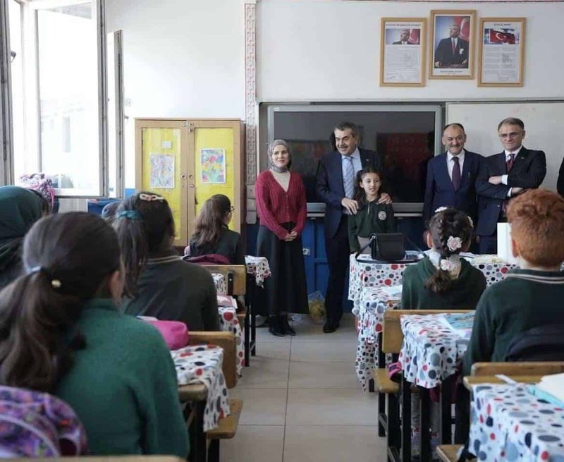 Milli Eğitim Bakanı Tekin, Tuşba'da İnci Kefali İlkokulu'nu Ziyaret Etti - Görsel 4