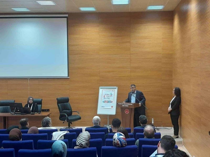 Nevşehir'de 12. ÖRAV Eğitim Şenliği Tamamlandı: Öğretmenlerin Mesleki Gelişimi Vurgulandı - Görsel 3