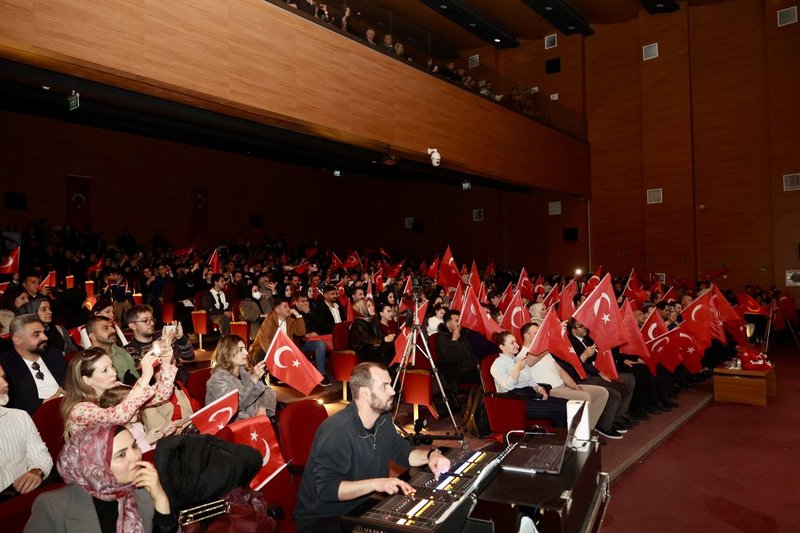 Siirt'te 'Kim Var?' Müzikal Tiyatrosu Büyük Beğeni Topladı - Görsel 4