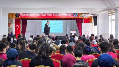 Yahyalı'da 12. Sınıf Öğrencileri Prof. Dr. Murat SARI ile Buluştu