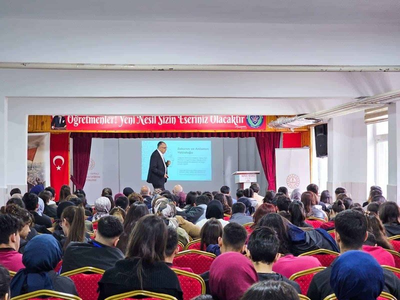 Yahyalı'da 12. Sınıf Öğrencileri Prof. Dr. Murat SARI ile Buluştu - Görsel 4