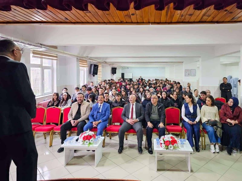 Yahyalı'da 12. Sınıf Öğrencileri Prof. Dr. Murat SARI ile Buluştu - Görsel 5