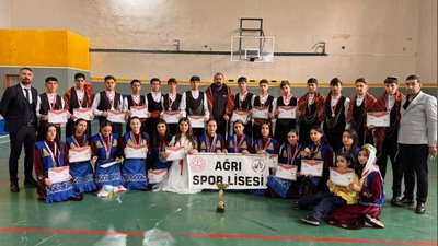 Ağrı Spor Lisesi Halk Oyunlarında Bölge Birincisi Oldu