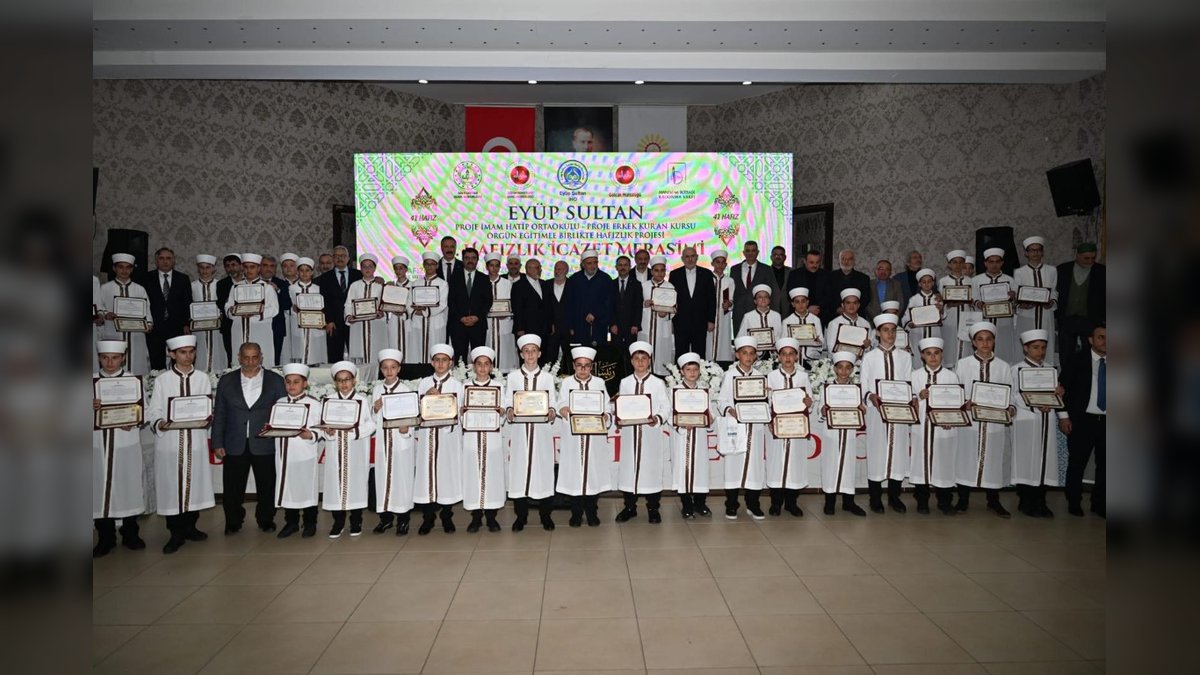 Vali Aktaş, 41 Hafızın İcazet Merasimine Katıldı