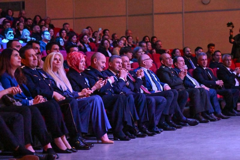 Vali Şahin'den Polis Teşkilatı'na Övgü: 'İstikbale Olan Güvenimizdir' - Görsel 2