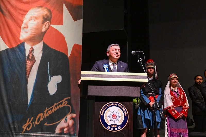 Vali Şahin'den Polis Teşkilatı'na Övgü: 'İstikbale Olan Güvenimizdir' - Görsel 3