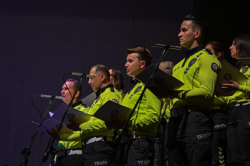 Vali Şahin'den Polis Teşkilatı'na Övgü: 'İstikbale Olan Güvenimizdir' - Görsel 4