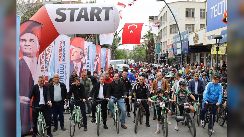 Akhisar'da Zeyrek Uluslararası MTB Cup Coşkusu: 500'den Fazla Sporcu Yarıştı