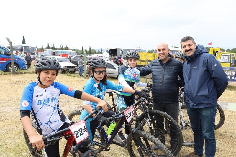 Akhisar Kaymakamlığı, Uluslararası MTB Cup XCO-C2 Yarışlarına Ev Sahipliği Yaptı - Görsel 3