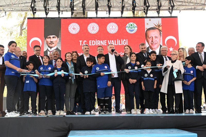 Edirne Genç Kart Tanıtıldı: Spor ve Akademik Başarıya Teşvik - Görsel 2