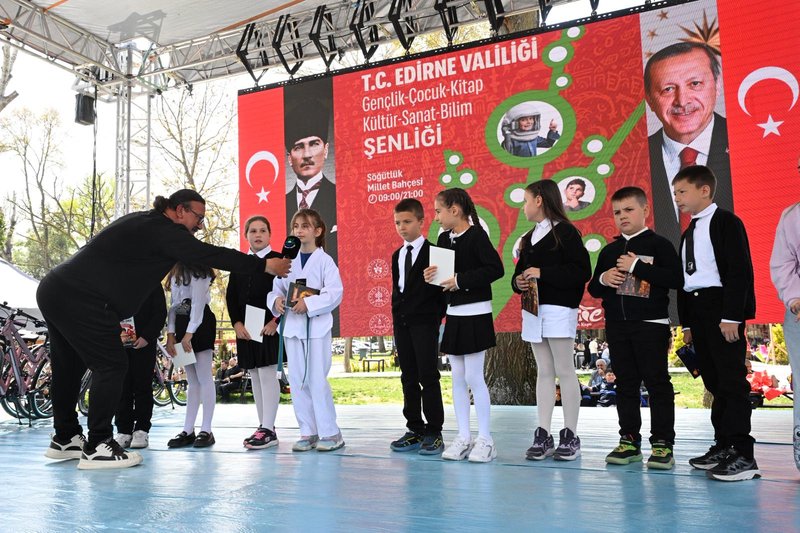 Edirne Genç Kart Tanıtıldı: Spor ve Akademik Başarıya Teşvik - Görsel 3
