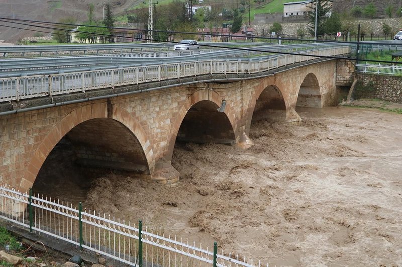 Siirt'te Sel Felaketi: Vali Kızılkaya Bölgede İncelemelerde Bulundu, Yaralar Sarılıyor - Görsel 2