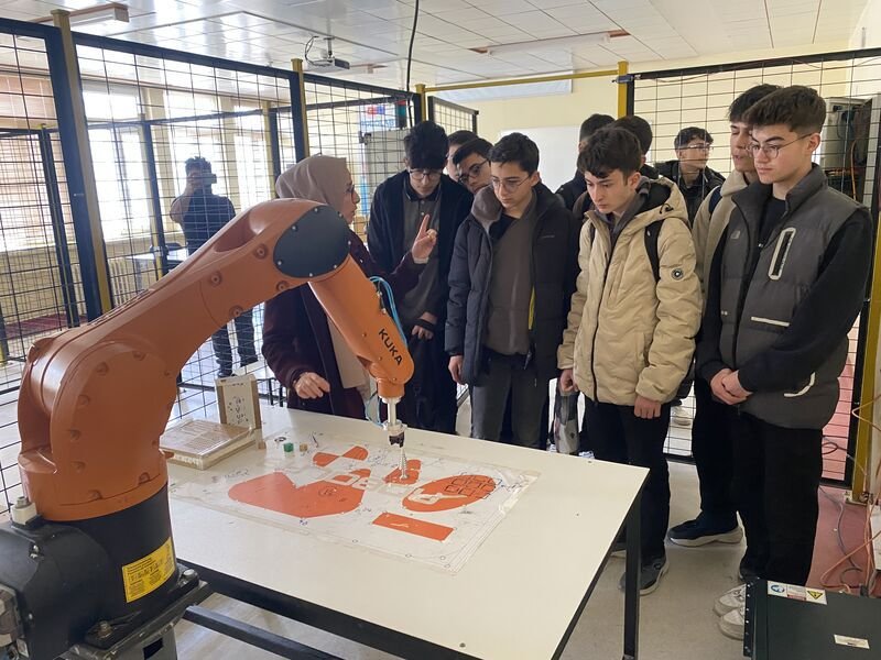 Sivas Cumhuriyet Üniversitesi'nde Geleceğin Mühendisleri İçin Teknik Ziyaret - Görsel 4