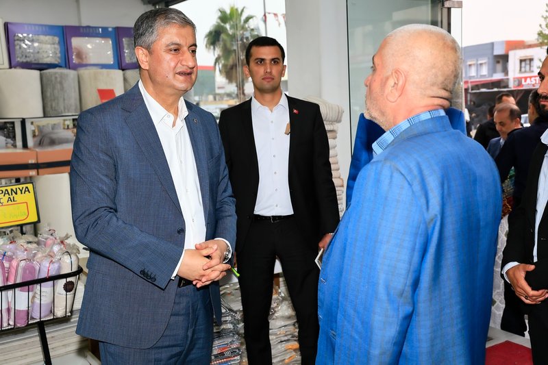 Vali Mustafa Yavuz Esnaf ve Hemşehrilerle Buluştu: Huzur ve Güvenlik Vurgusu - Görsel 5