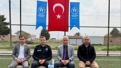 Yazıhan İlçe Milli Eğitim Müdürü Sadun Kılınç, Okullar Arası Futbol Finalini İzledi