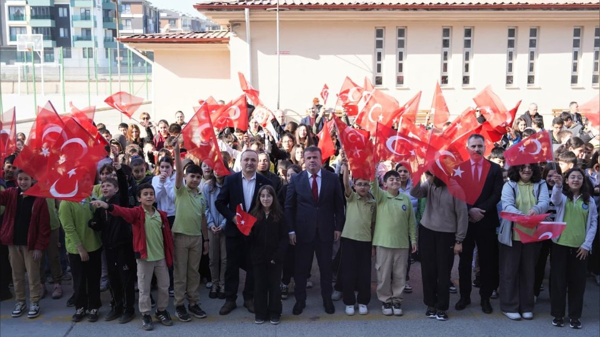 Bartın İl Milli Eğitim Müdürü, Bayrak Töreninde Öğrencilerle Buluştu