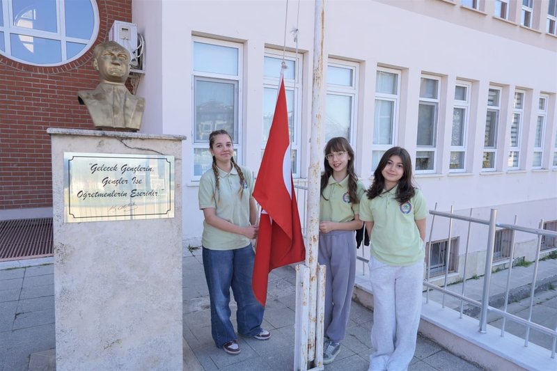 Bartın İl Milli Eğitim Müdürü, Bayrak Töreninde Öğrencilerle Buluştu - Görsel 5