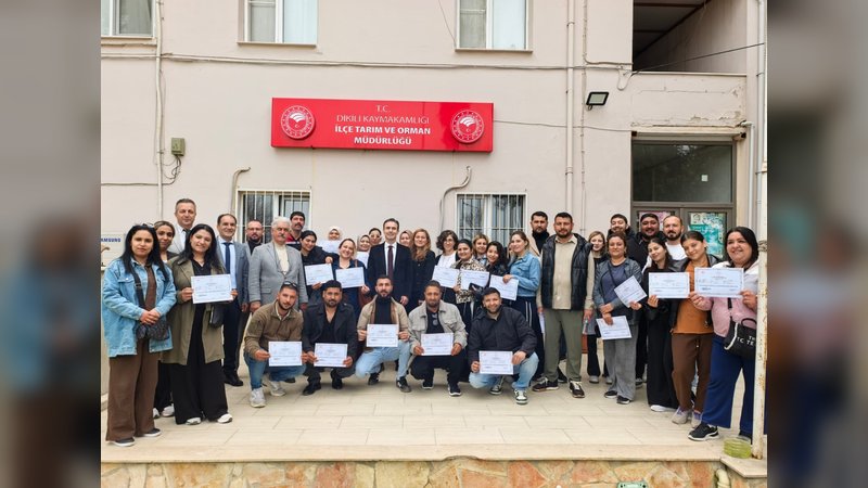 Dikili'de Topraksız Tarım ve İyi Tarım Uygulamaları Kursları Tamamlandı