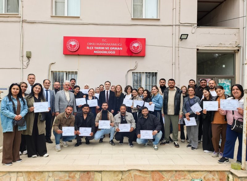 Dikili'de Topraksız Tarım ve İyi Tarım Uygulamaları Kursları Tamamlandı - Görsel 2