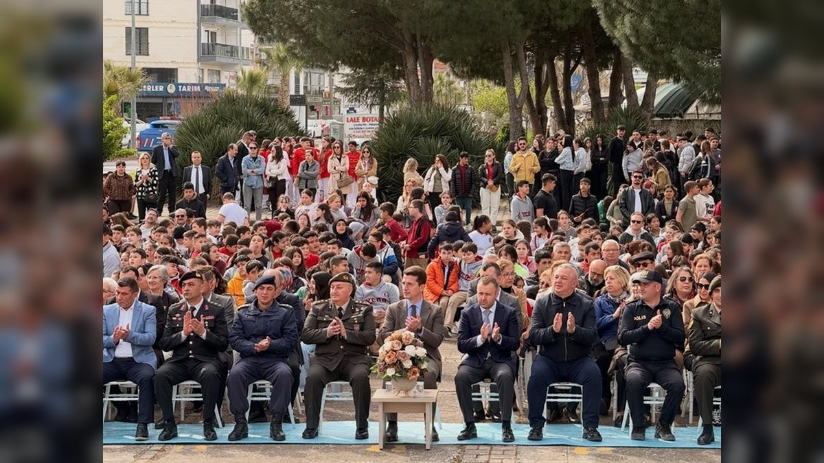 Ezine'de Atatürk'ün Ezine'yi Teşrifinin 92. Yıl Dönümü Coşkuyla Kutlandı