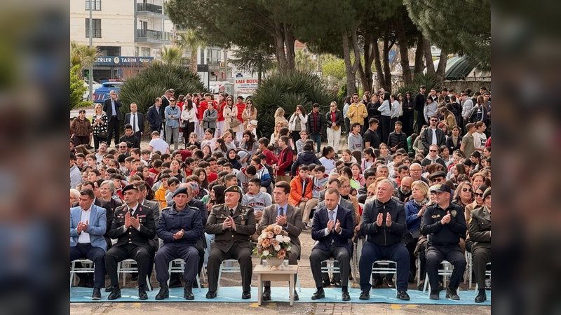 Ezine'de Atatürk'ün Ezine'yi Teşrifinin 92. Yıl Dönümü Coşkuyla Kutlandı