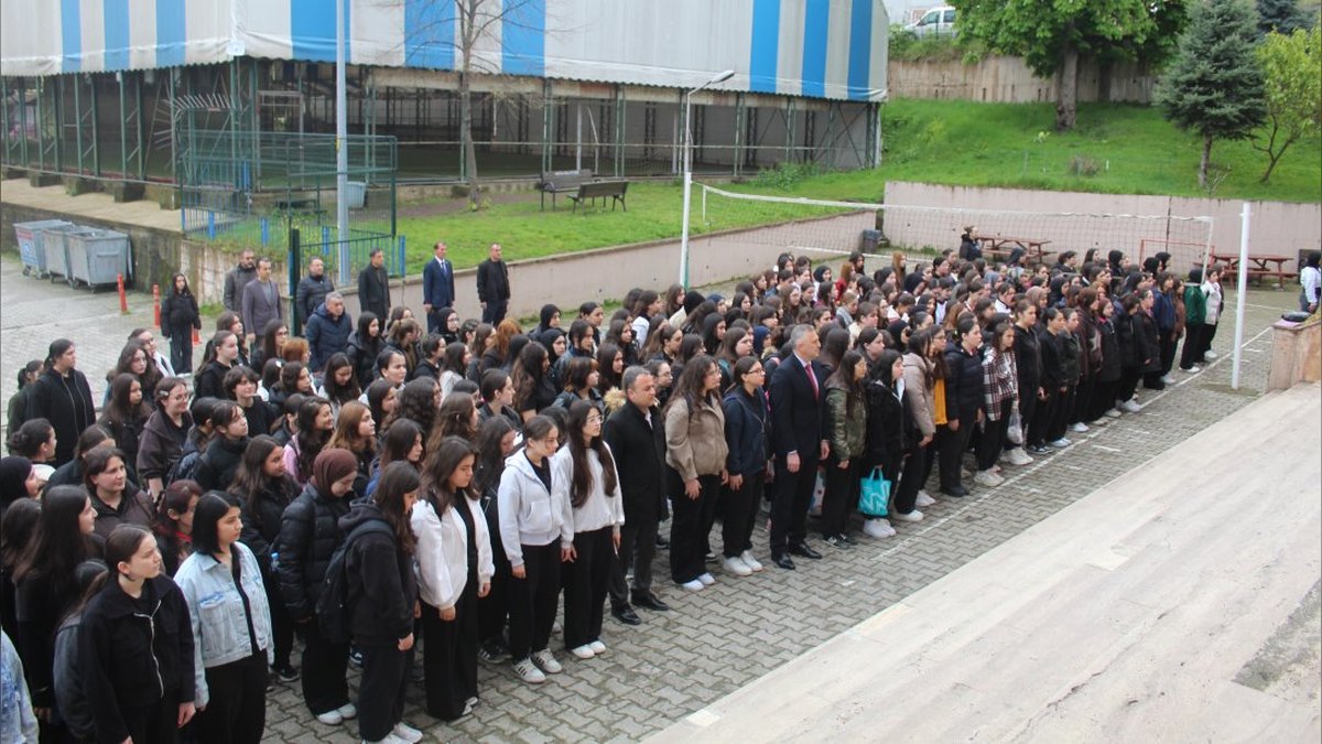 Fatsa İlçe Milli Eğitim Müdürü Suat Evin, Kız Mesleki ve Teknik Anadolu Lisesi'nde Değerlendirmelerde Bulundu