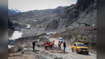 Hakkari Valisi Taşyapan, Heyelan Bölgesinde İncelemelerde Bulundu