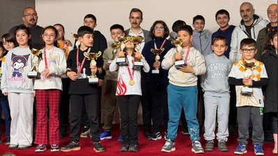 Hopa'da 23 Nisan Satranç Turnuvası'nda Dereceler Belli Oldu