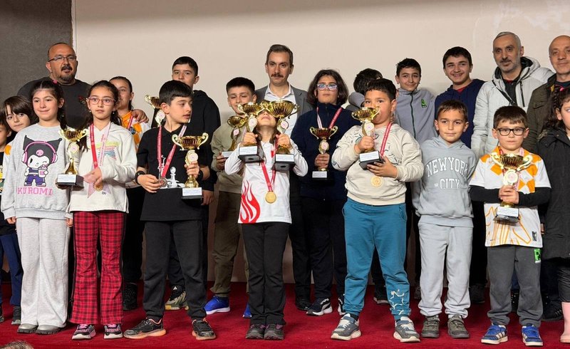 Hopa'da 23 Nisan Satranç Turnuvası'nda Dereceler Belli Oldu - Görsel 2