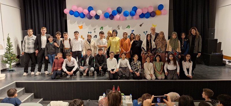 İskilip'te Tiyatro Gösterisi Yoğun Katılımla Gerçekleşti - Görsel 2