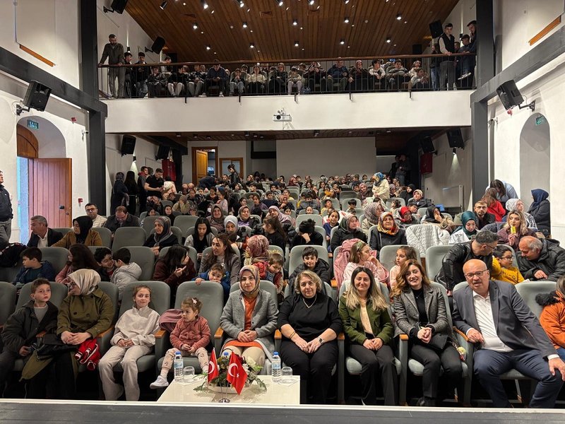 İskilip'te Tiyatro Gösterisi Yoğun Katılımla Gerçekleşti - Görsel 3